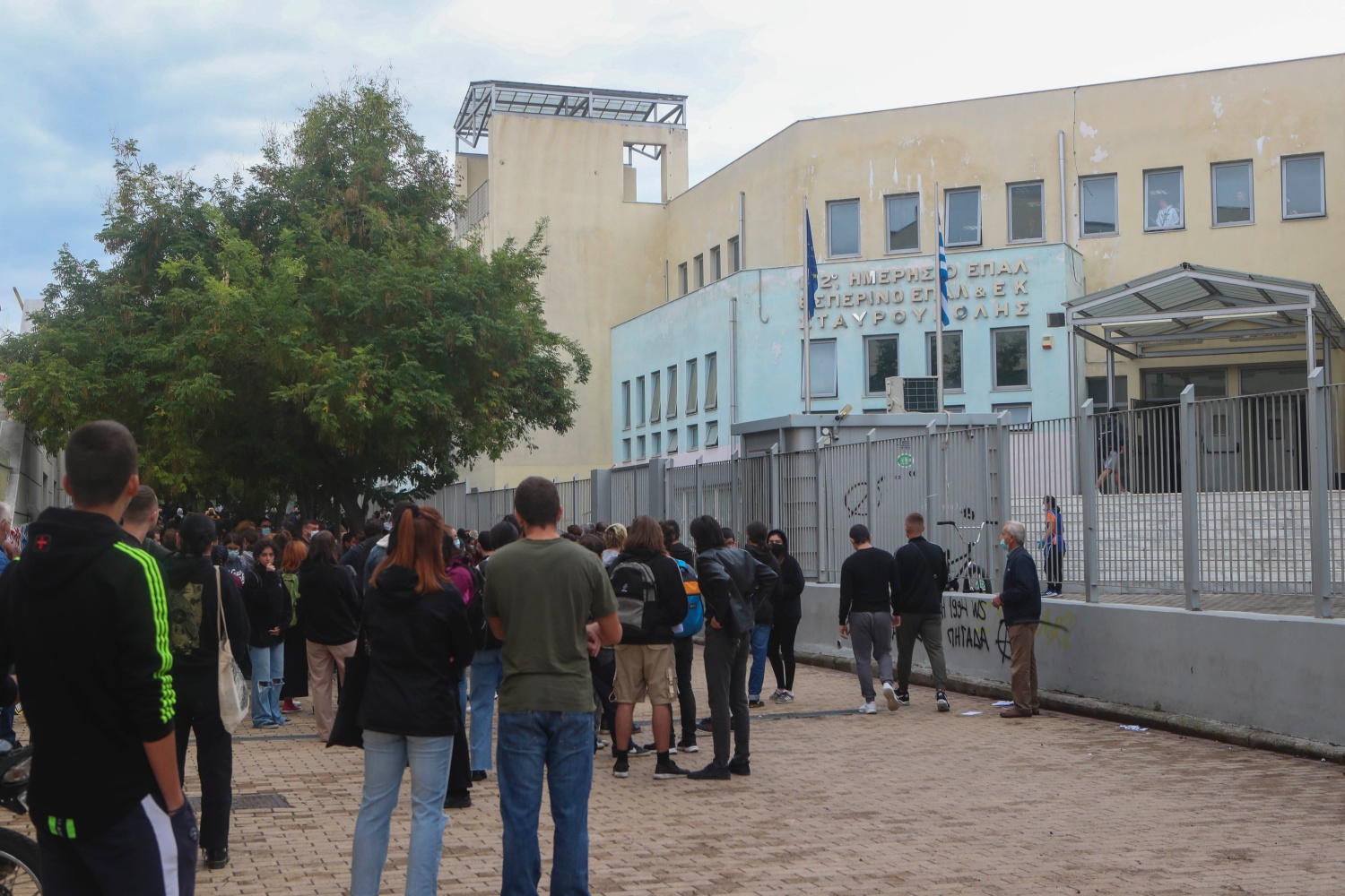Φ@σίστες επιτέθηκαν σε μαθήτριες που τους κατήγγειλαν – 2 τραυματίες στα ΕΠΑΛ Σταυρούπολης