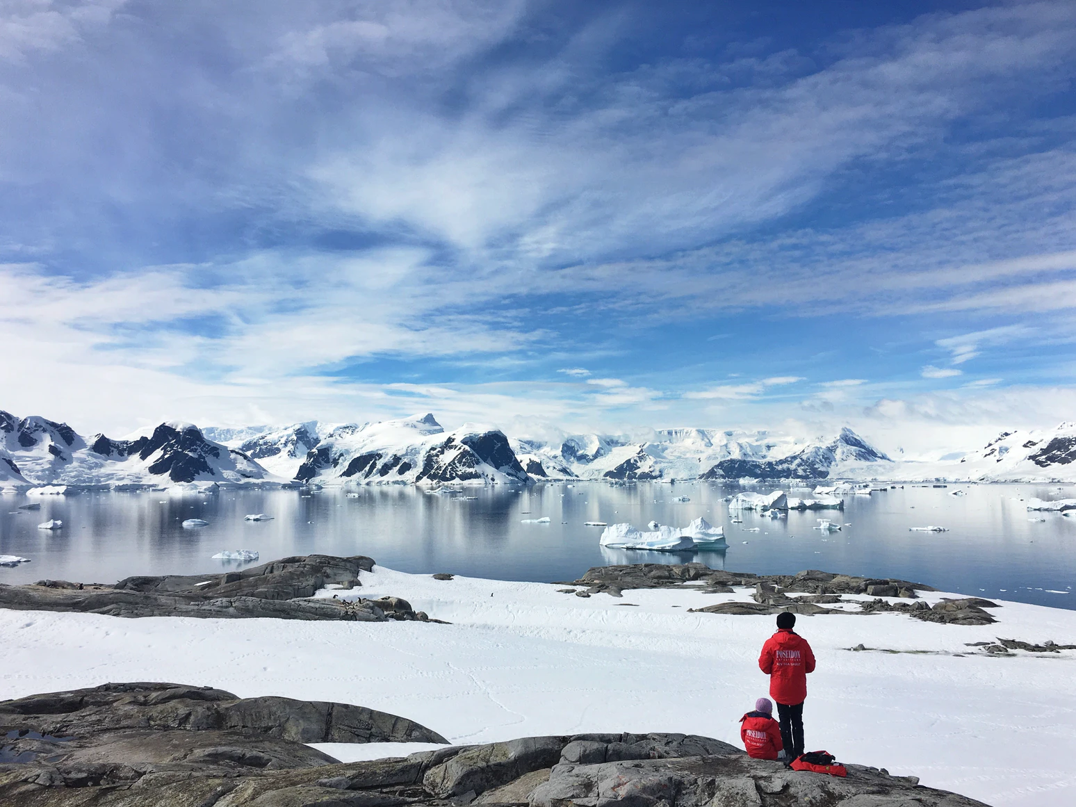 Οι ασυνήθιστα ψηλές θερμοκρασίες σε Αρκτική και Ανταρκτική ανησυχούν ιδιαίτερα τους επιστήμονες