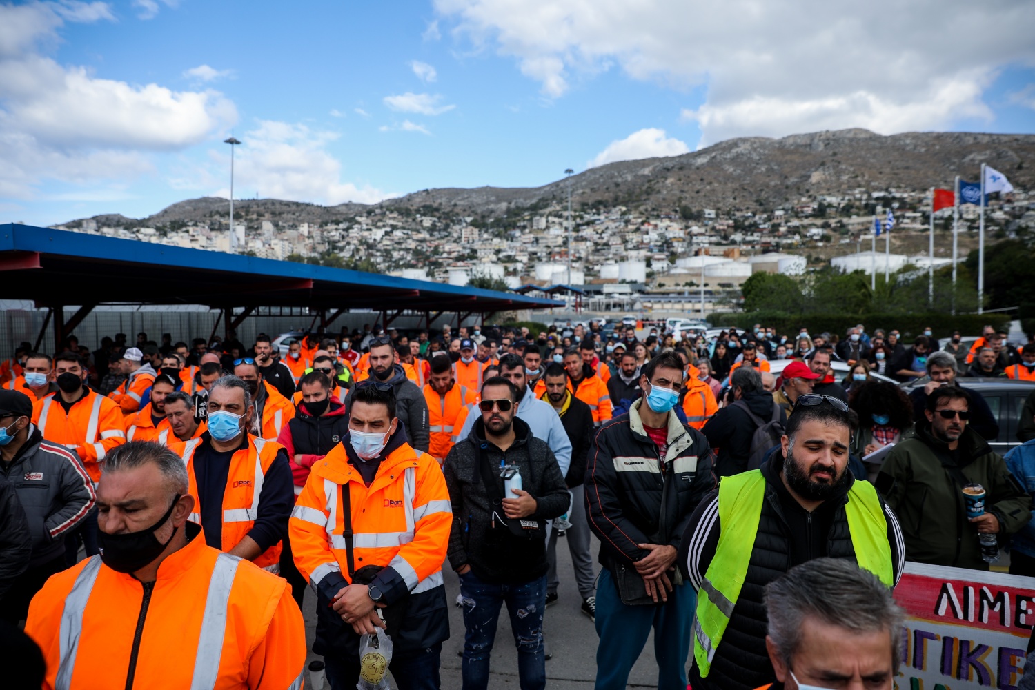 COSCO: «Νέκρωσαν» οι προβλήτες στην απεργία για ικανοποιητική Σύμβαση Εργασίας