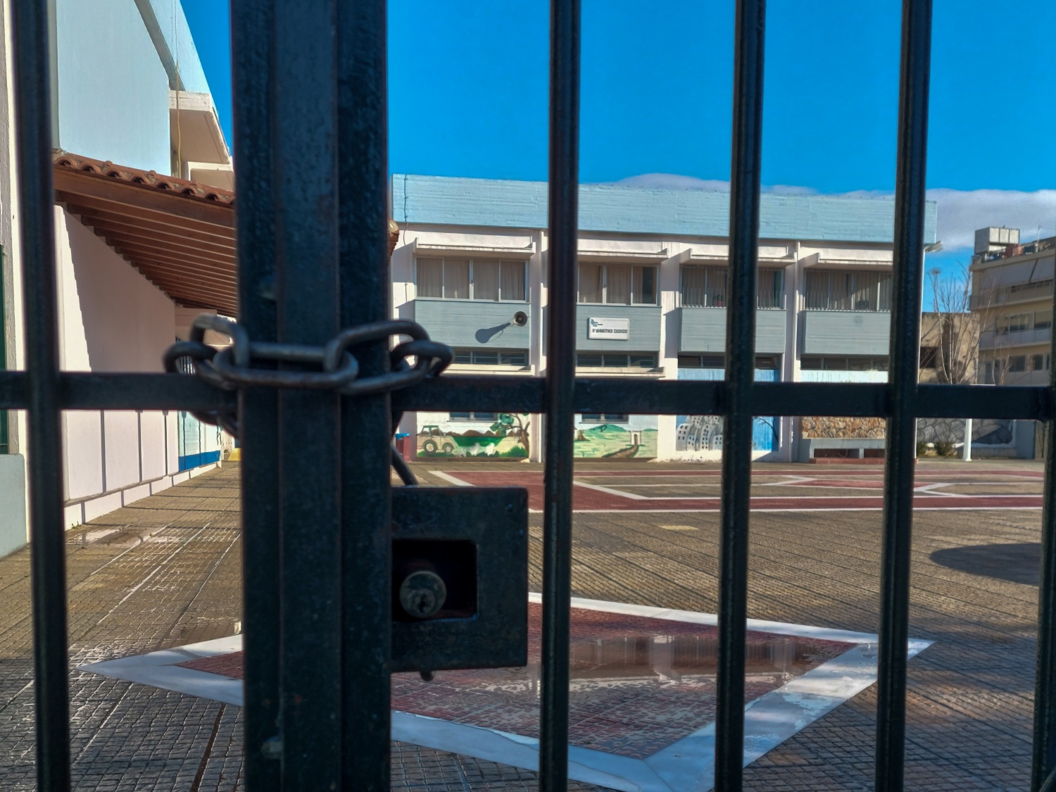 Καταγγελίες για το σχολείο του 14χρονου Μάκη: «Ο διευθυντής μαζεύει μαχαίρια & τα έχει στο συρτάρι του»