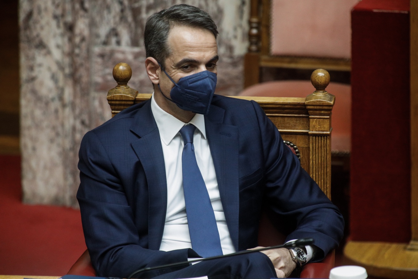 Τι δουλειά έχουν Ουκρανοί ακροδεξιοί στην ελληνική Βουλή;