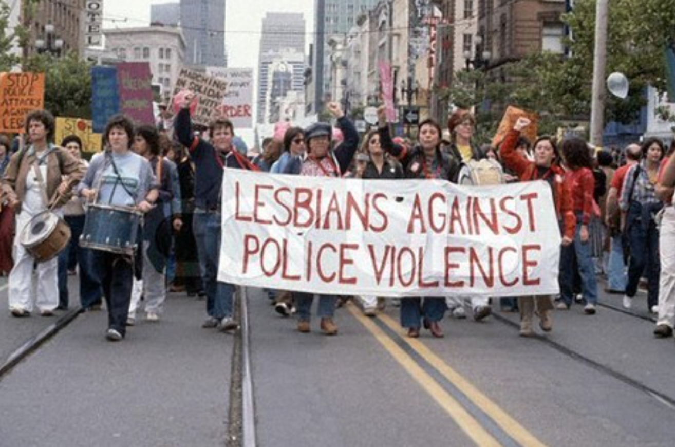 «Ας τις τσακίσουμε»: Το μίσος ρατσιστών αστυνομικών σε λεσβιακό μπαρ στο Σαν Φρανσίσκο πριν τη δολοφονία του Harvey Milk