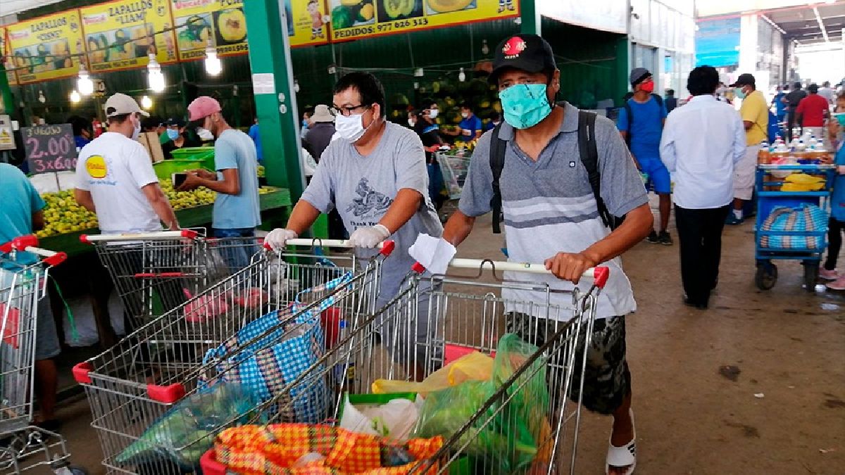 Το Περού χωρίς ΦΠΑ στα τρόφιμα για 8 μήνες ενώ εδώ η κυβέρνηση «πετάει χαρταετό»