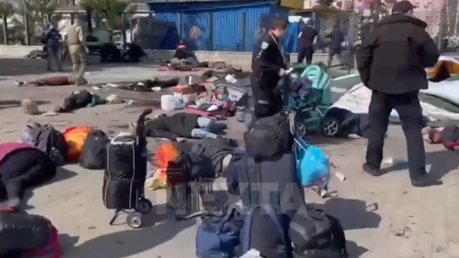 Κραματόρσκ: Επίθεση σε σιδηροδρομικό σταθμό την ώρα απομάκρυνσης αμάχων – Δεκάδες νεκροί