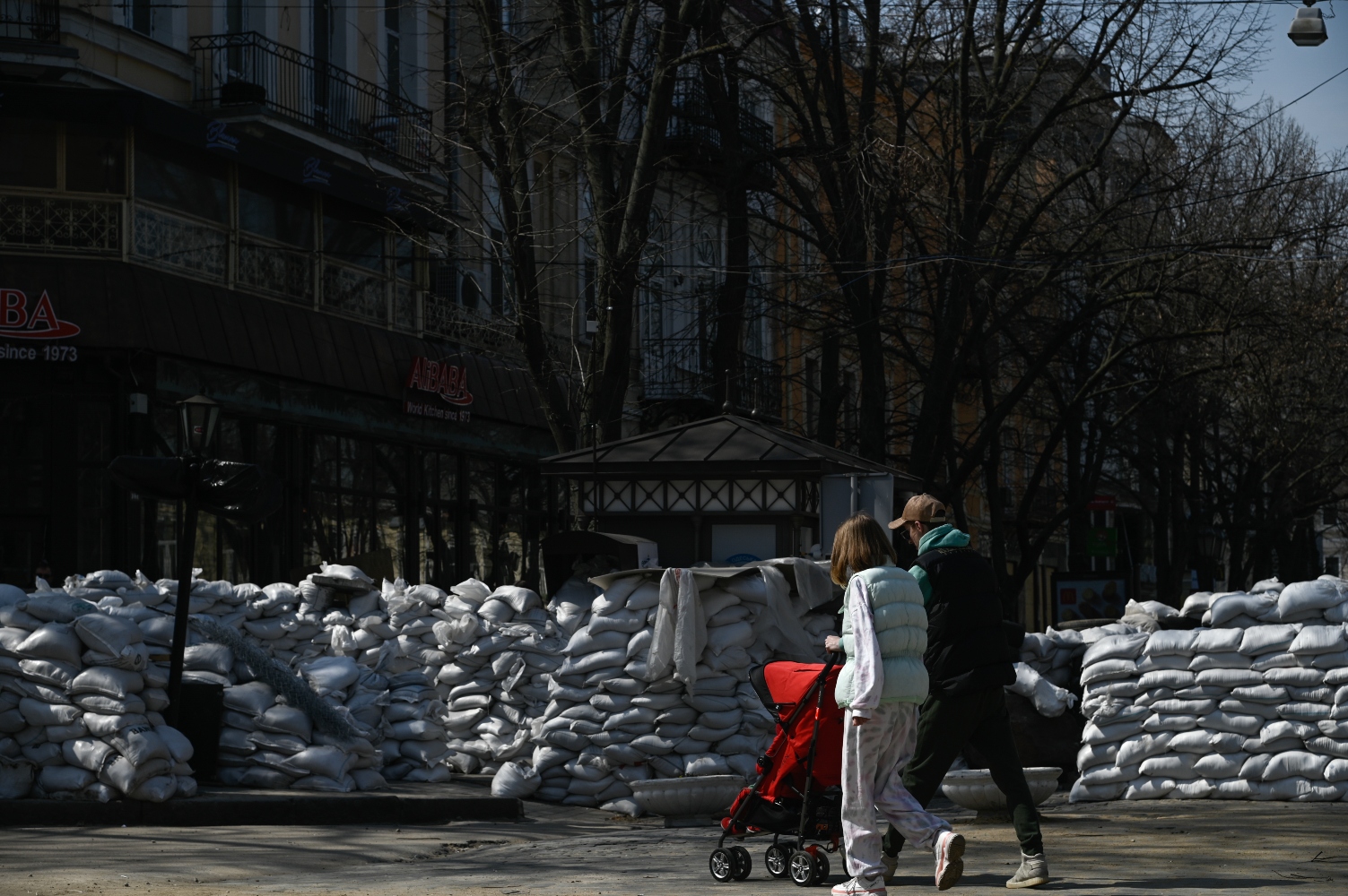 Πόλεμος στην Ουκρανία: Ανοίγουν δέκα ανθρωπιστικοί διάδρομοι – Συνεχείς οι βομβαρδισμοί