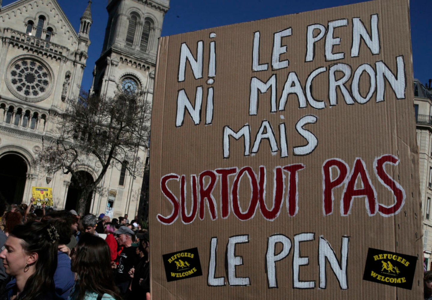 Μαζικές διαδηλώσεις στη Γαλλία κατά της ακροδεξιάς: «Είμαστε όλοι αντιφασίστες» (Video)