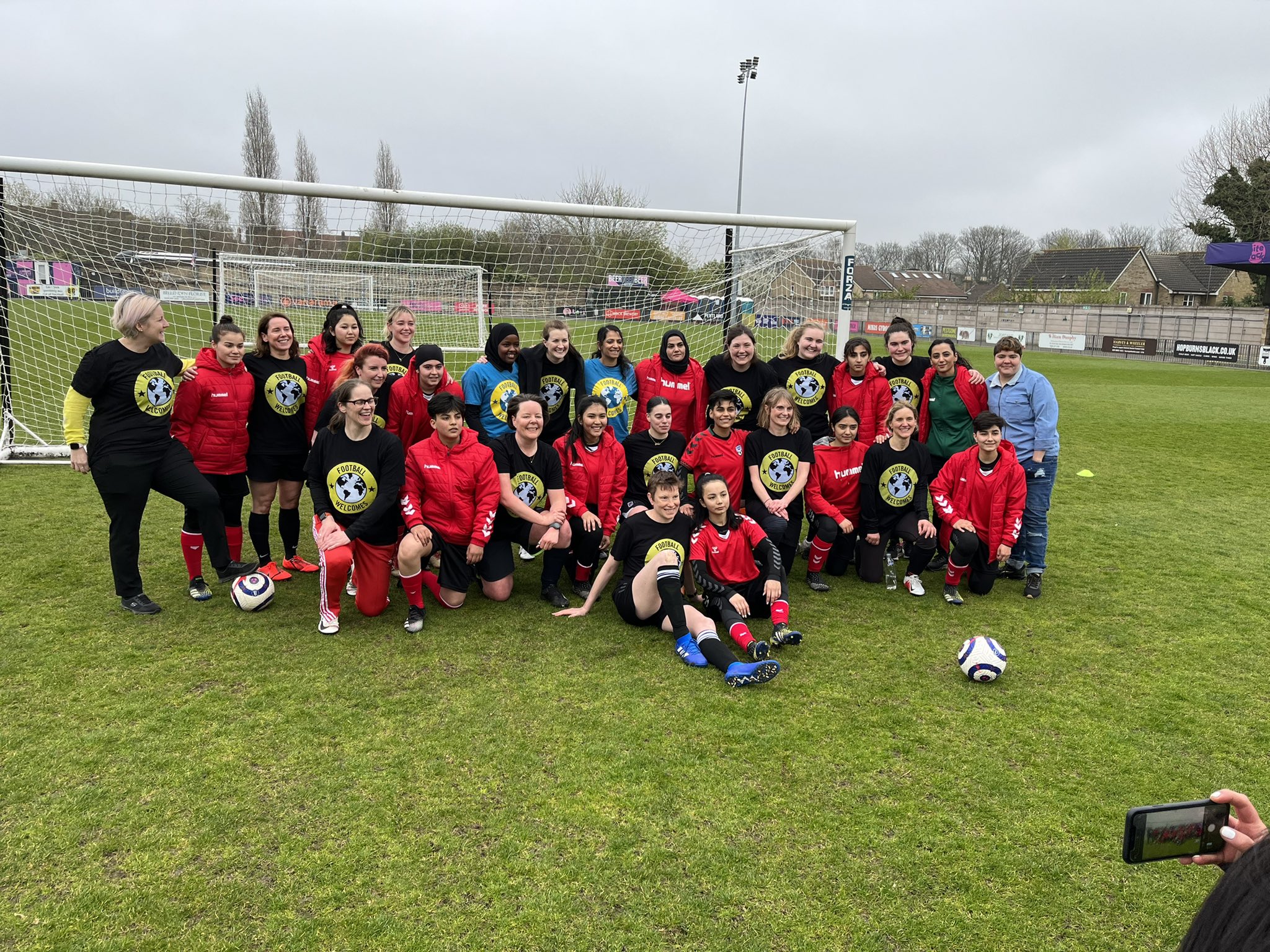 Το ποδόσφαιρο ενώνει: Γυναίκες ποδοσφαιριστές από το Αφγανιστάν ξαναπαίζουν το άθλημα που αγαπούν