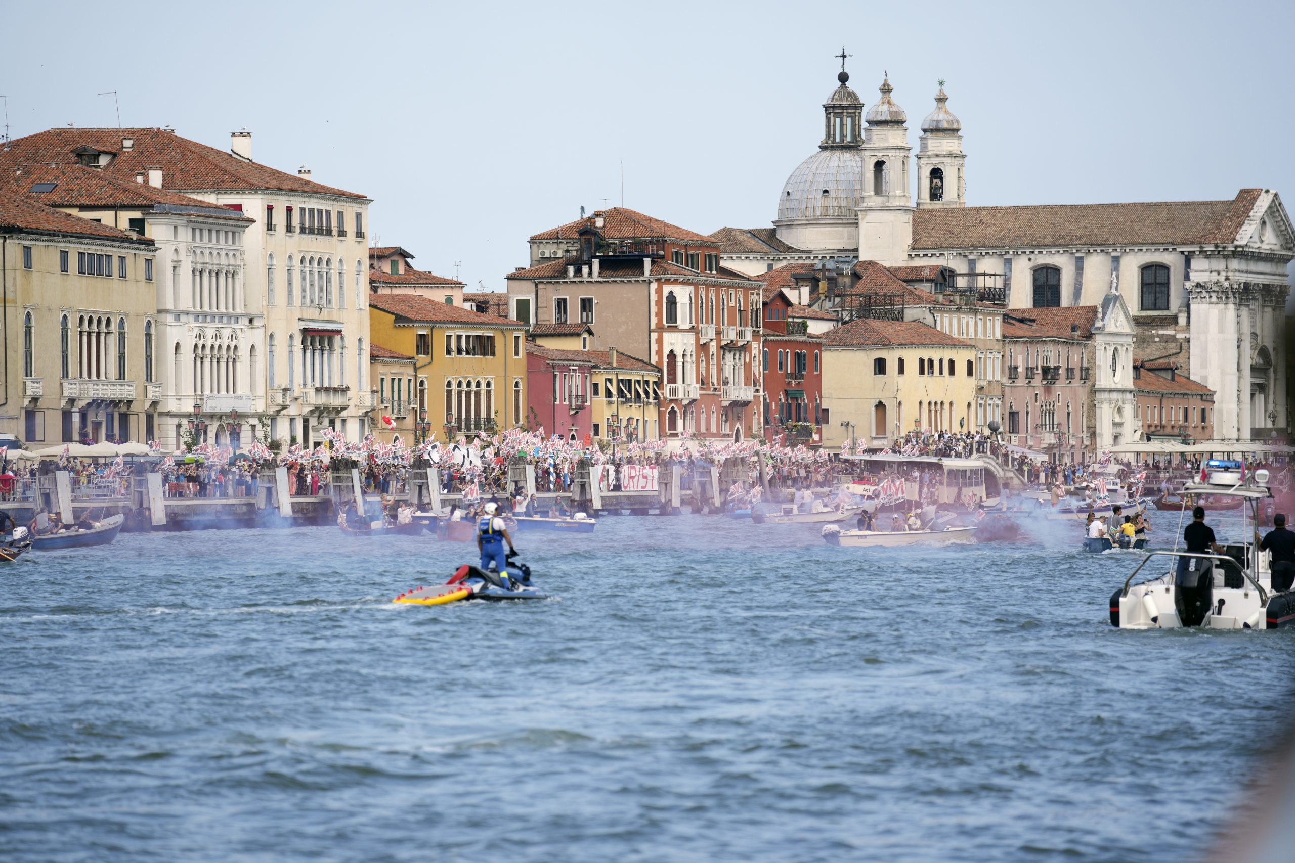 Η Βενετία βάζει φρένο στον υπερτουρισμό και τα προβλήματα που προκαλεί