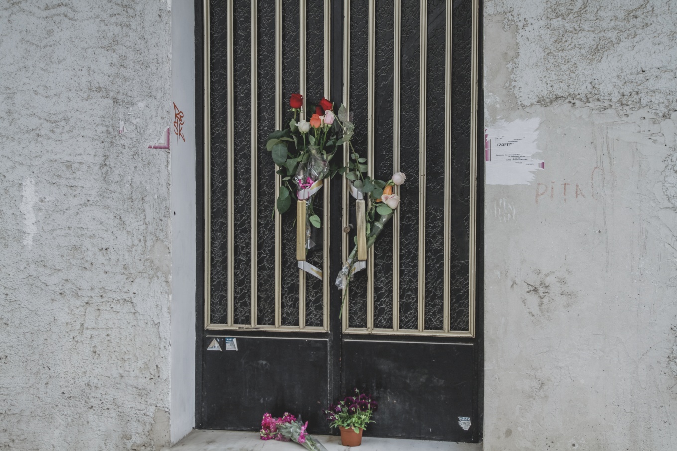Θάνατος τριών παιδιών: Εντολή ανακρίτριας για εκταφή του τάμπλετ από τον τάφο της μικρής Τζωρτζίνας