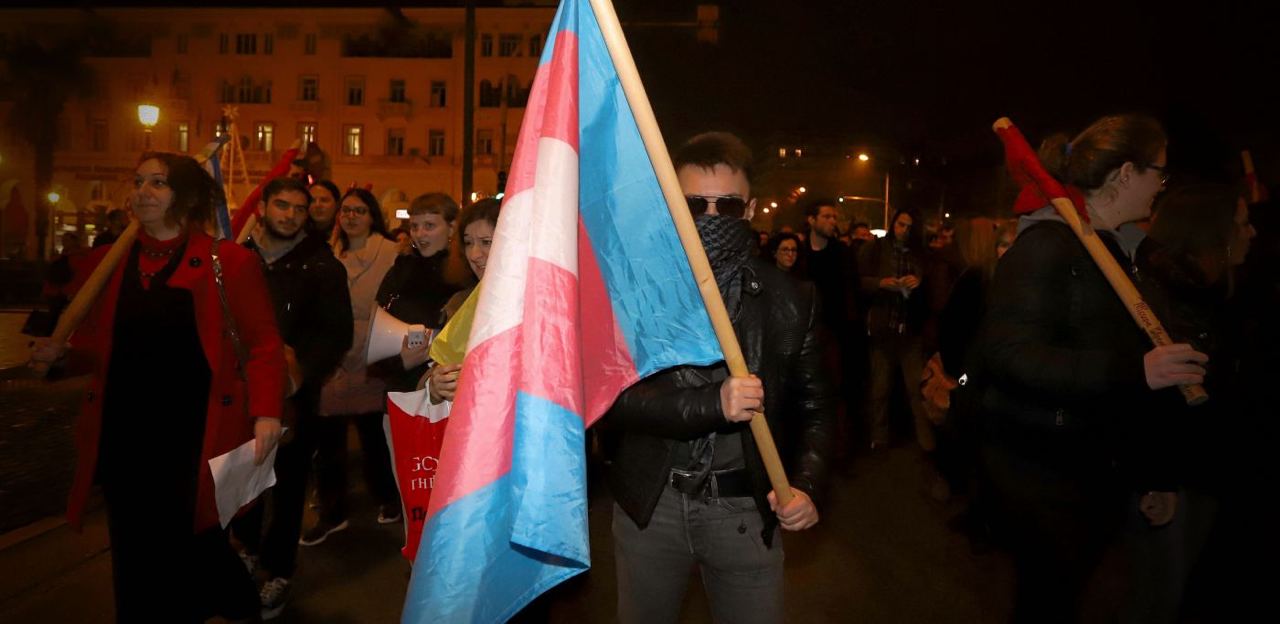 Ανηλεής τρανσφοβική επίθεση στην Πάτρα: «Μου έκαψαν το σπίτι – Μου έχουν κάνει τη ζωή κόλαση»