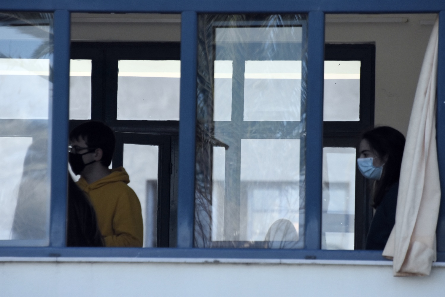 Υποχρεωτική η μάσκα στις Πανελλήνιες αλλά καταργείται στα σχολεία