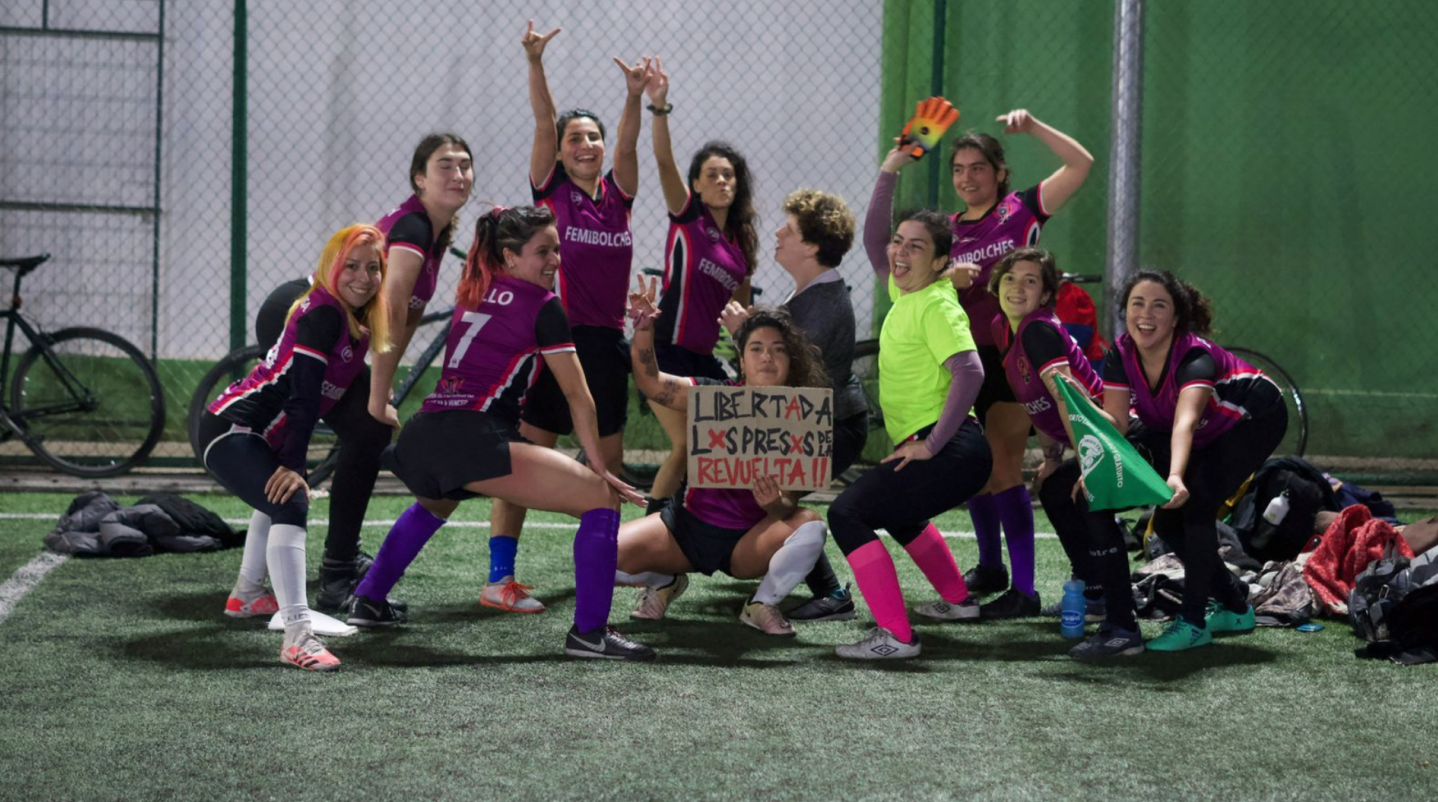 Femibolches FC: Όταν το ποδόσφαιρο συναντά το φεμινισμό και στοχεύει στην κοινωνικοποίηση