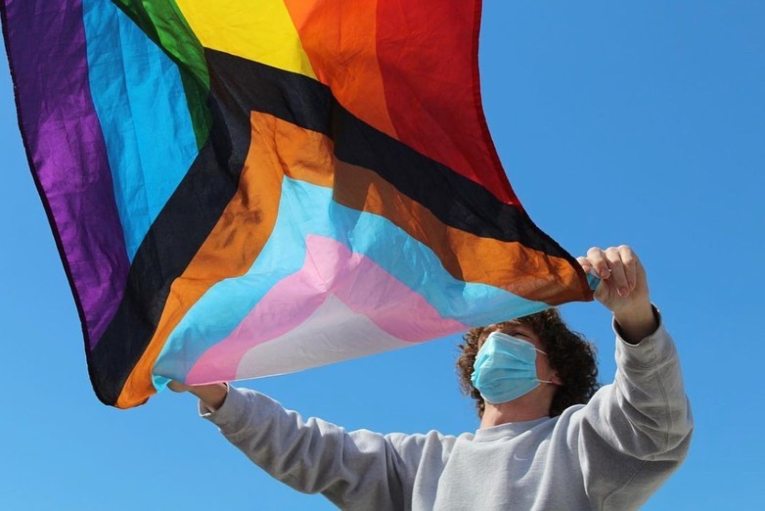 Απόφοιτος λυκείου στη Φλόριντα βρήκε τον πιο έξυπνο τρόπο να ρίξει «γροθιά» στην ομοφοβία (Video)