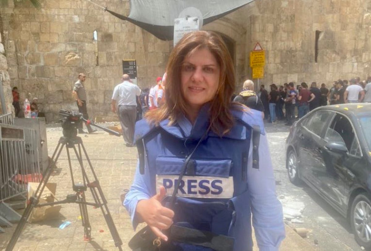 Ο ισραηλινός στρατός λέει τώρα ότι σκότωσε «κατά λάθος» τη δημοσιογράφο Σιρίν Άμπου Άκλεχ