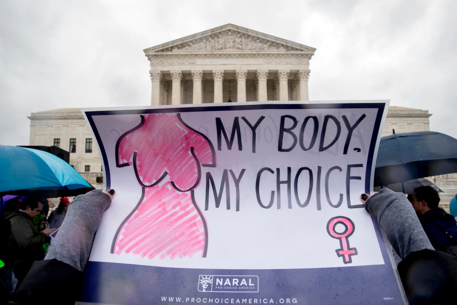 Στις ΗΠΑ μεγάλες εταιρείες πλέον αναγκάζονται να πάρουν θέση για το δικαίωμα στην άμβλωση
