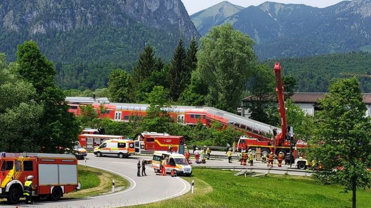 Εκτροχιασμός τρένου στη Βαυαρία – Τρεις νεκροί και δεκάδες τραυματίες (Video)