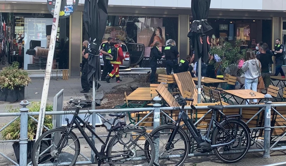 Συναγερμός στο Βερολίνο: Όχημα έπεσε πάνω σε πλήθος – Δεκάδες τραυματίες