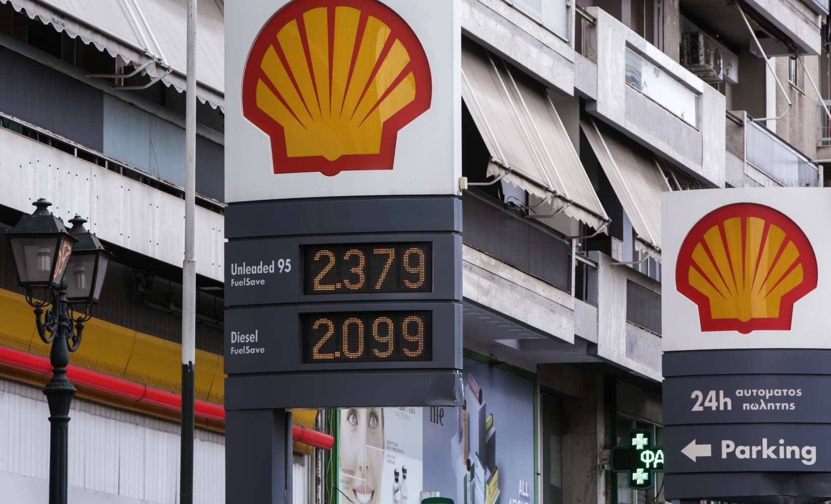 Δύο Ισπανοί τουρίστες έπαθαν σοκ με τις τιμές της βενζίνης στην Ελλάδα!