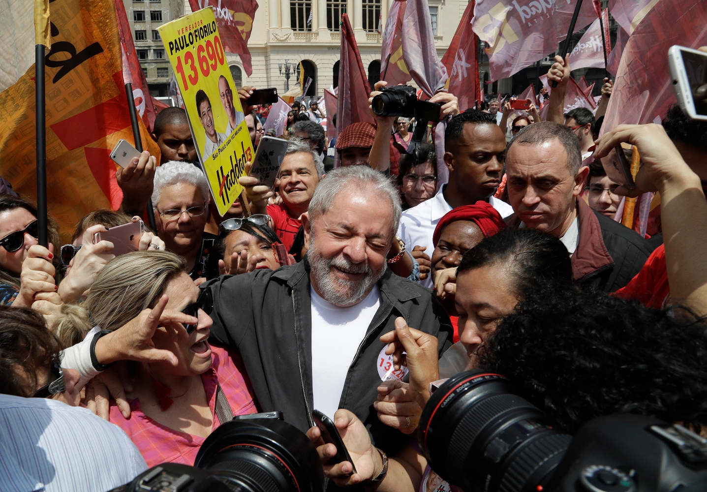 Αποφοίτηση στη Βραζιλία γίνεται διαδήλωση υπέρ του αριστερού Λούλα (Video)