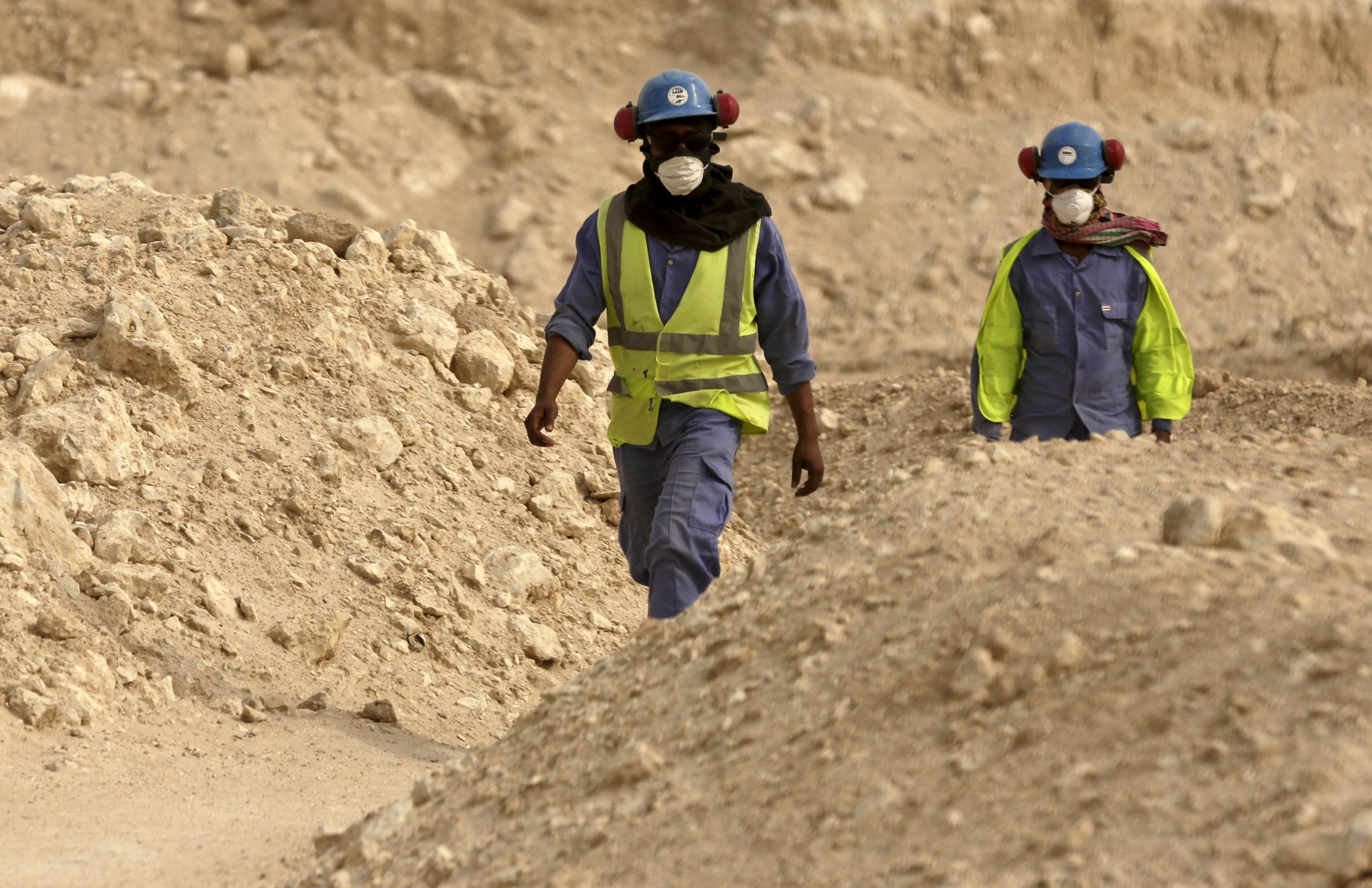 Παγκόσμιο Κύπελλο Κατάρ: Το θερμικό στρες και οι εγκληματικές συνθήκες εργασίας των μεταναστών εργατών