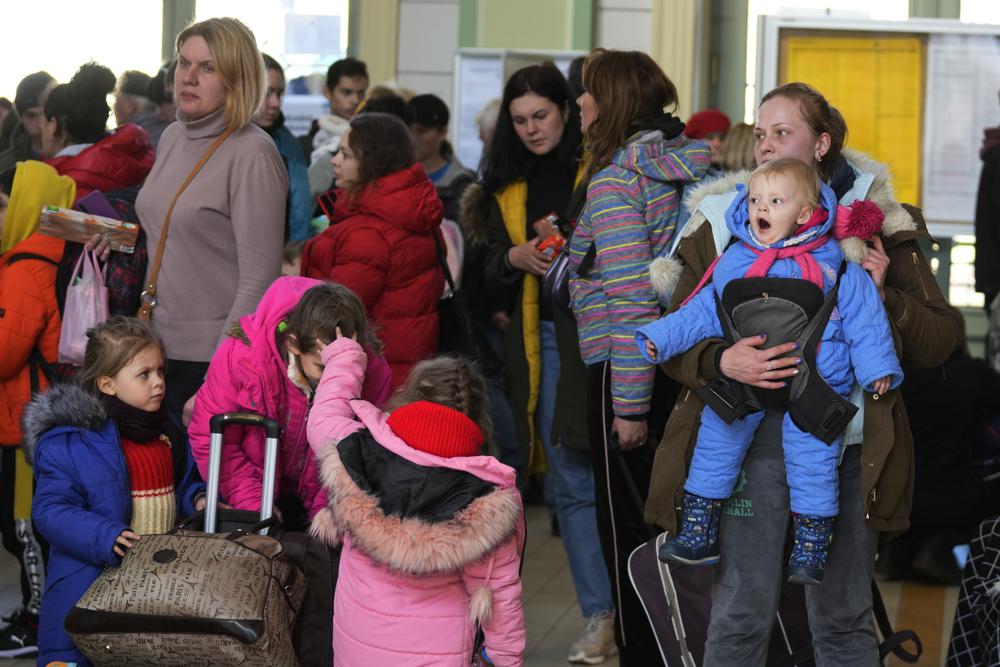 Ουκρανοί πρόσφυγες: «Δεν μπορούμε άλλο μακριά από την πατρίδα μας»