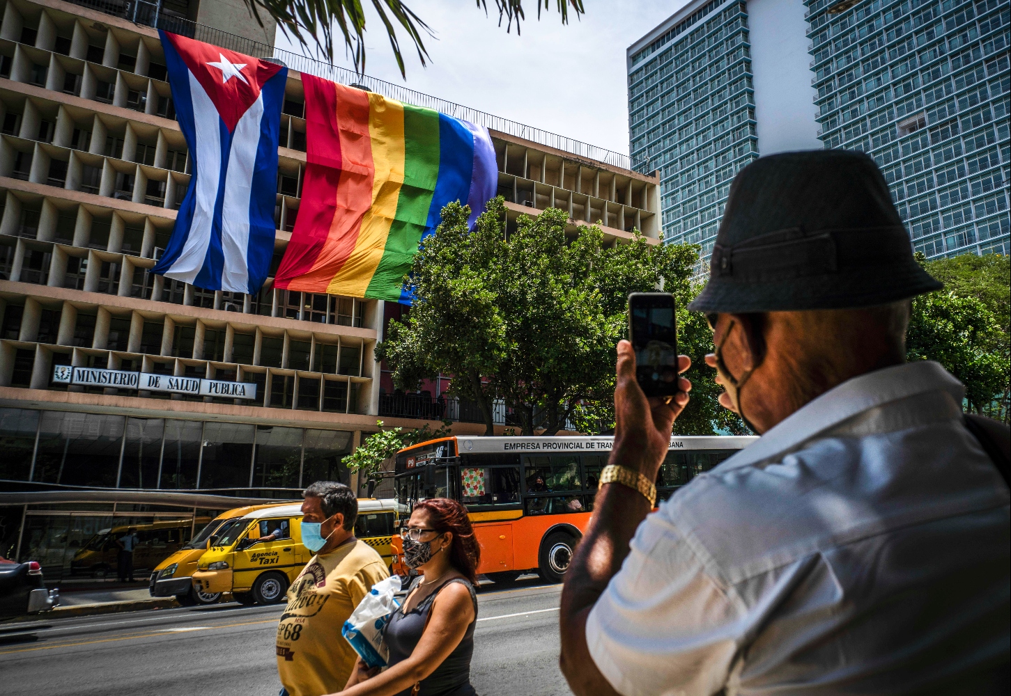 Πρωτοπορεί η Κούβα: Ανοίγει το δρόμο για ΛΟΑΤΚΙΑ+ γάμους και τεκνοθεσίες