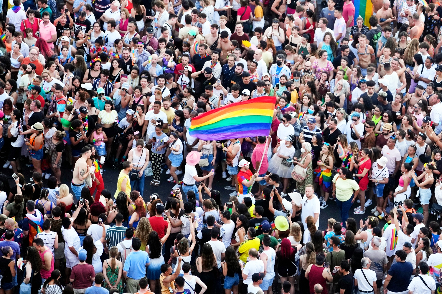 Γέμισε χρώμα η Μαδρίτη για τη γιορτή του Pride – «Ορατότητα, περηφάνια και αντίσταση»