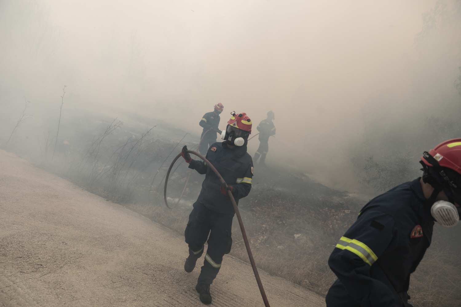 Φωτιά στη Λέσβο: Αναζωπυρώθηκε το πύρινο μέτωπο – Εκκενώνεται η Βρίσα