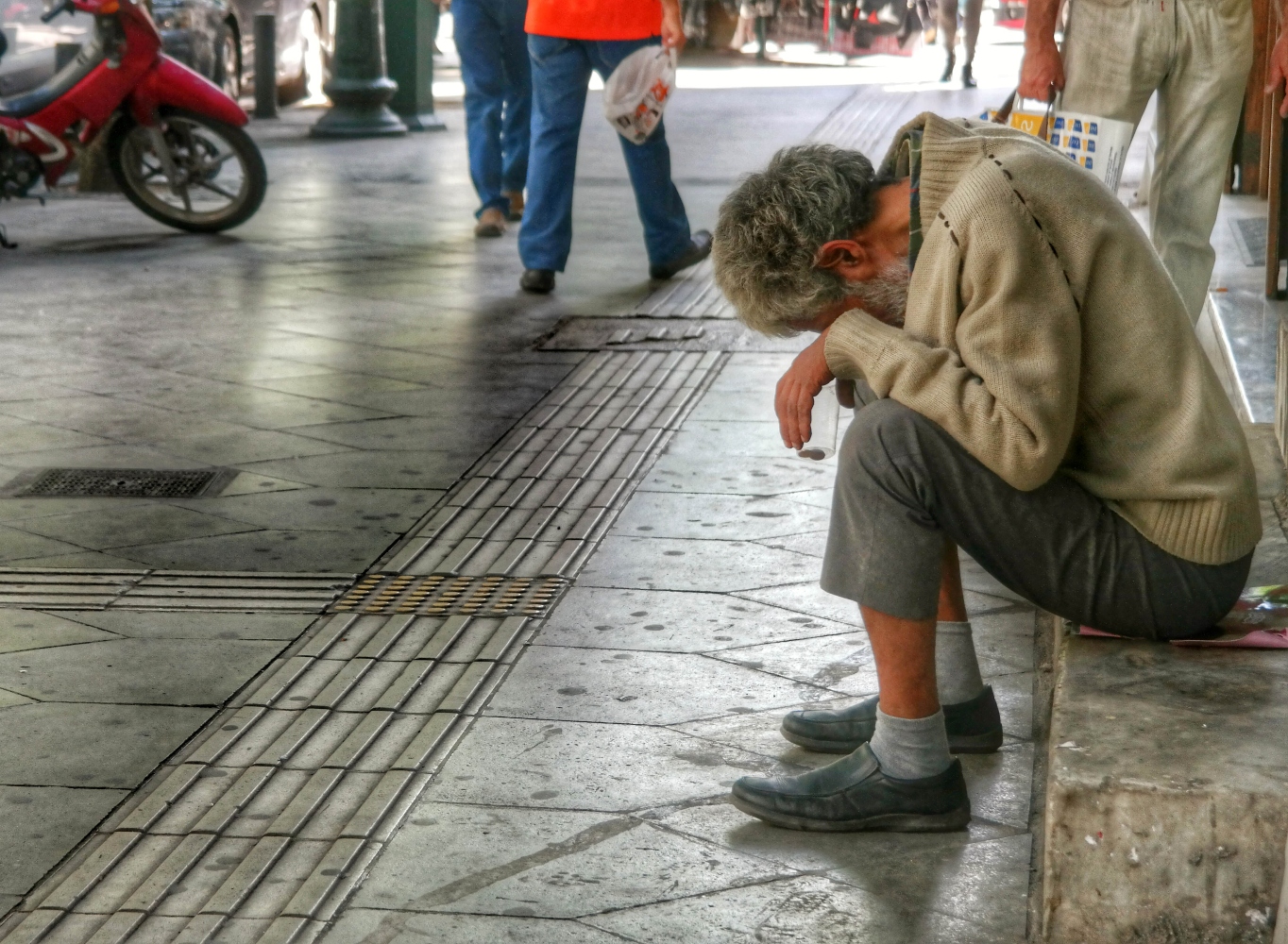 ΕΛΣΤΑΤ: Το 28,3% των Ελλήνων σε κίνδυνο φτώχειας – Στην «κόκκινη» ζώνη ένας στους δυο ανέργους