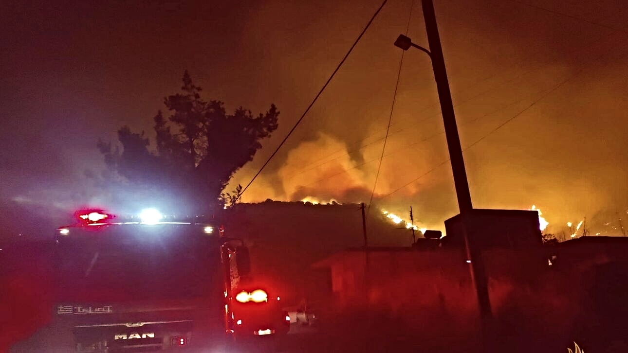 Φωτιά στο Ρέθυμνο: Μάχη σε πολλαπλά μέτωπα – Εκκενώθηκαν έξι οικισμοί