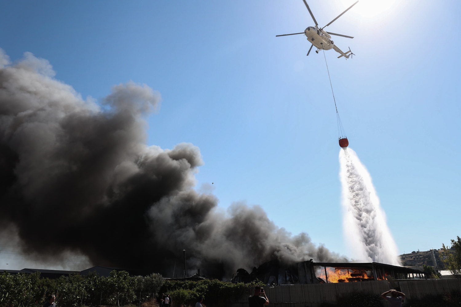 Σάμος: Έπεσε ελικόπτερο που έπαιρνε μέρος σε κατάσβεση φωτιάς