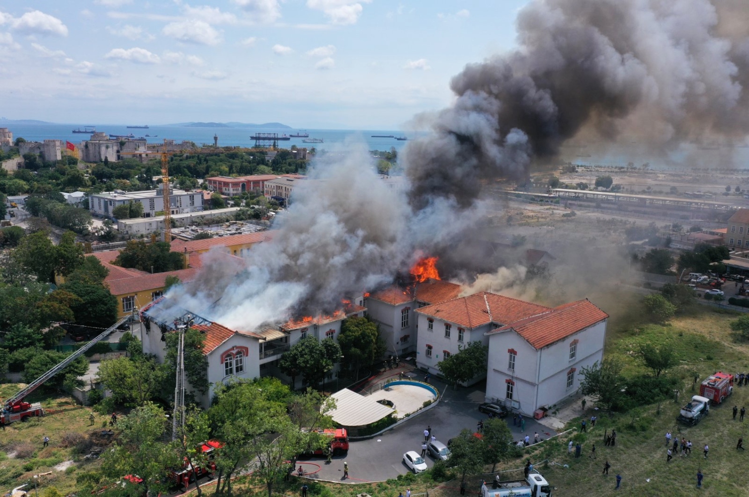 Φωτιά στο ελληνικό νοσοκομείο στην Κωνσταντινούπολη – Μεγάλη καταστροφή
