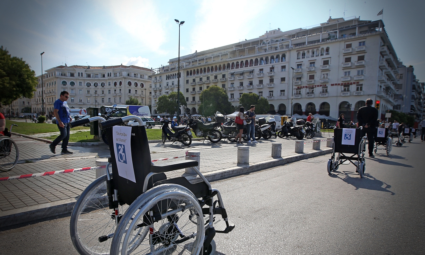 Θεσσαλονίκη: Άγνωστοι κατέστρεψαν αμαξίδια στο Ιπποκράτειο