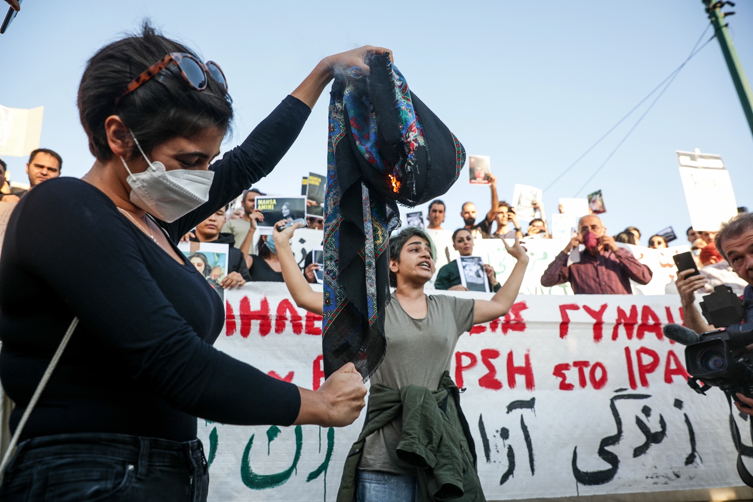 Δυναμική συγκέντρωση αλληλεγγύης στην Αθήνα για τις αδερφές μας στο Ιράν (Photos)