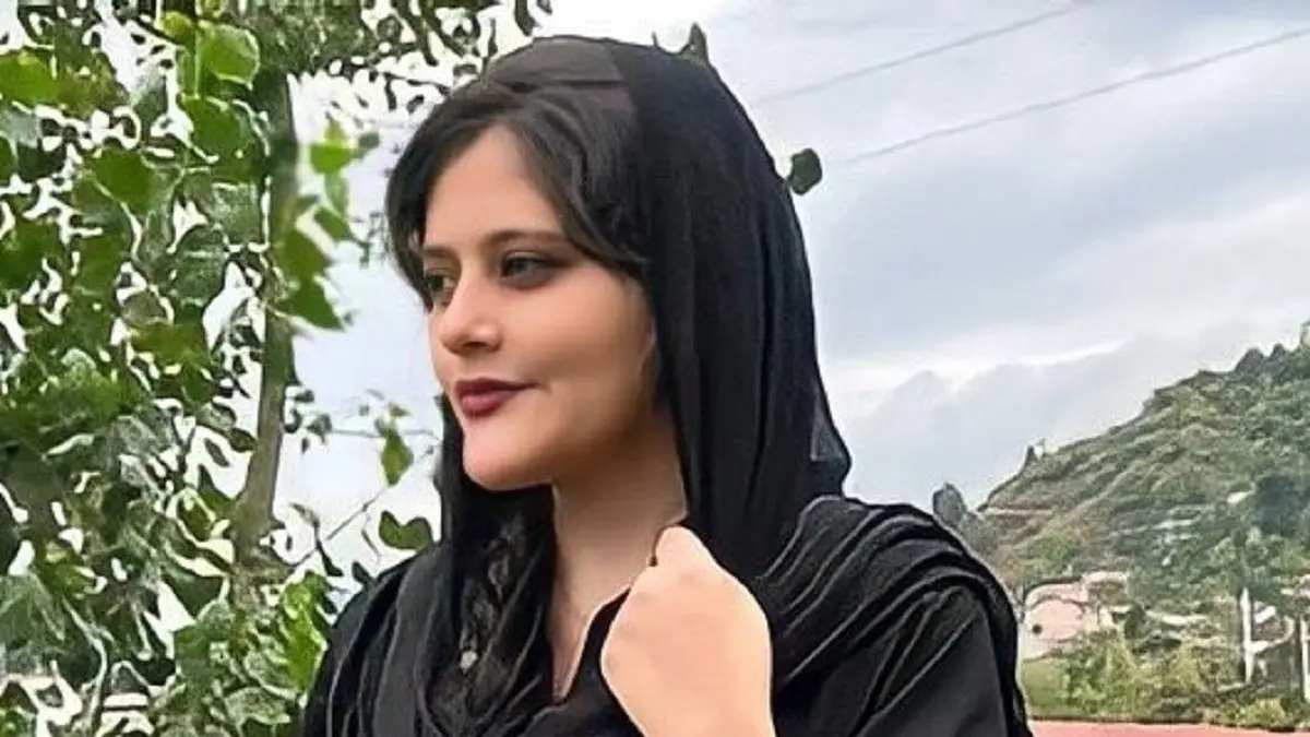 «Ατυχές συμβάν», λέει το Ιράν για το θάνατο 22χρονης που δε φορούσε «σωστά» το χιτζάμπ!