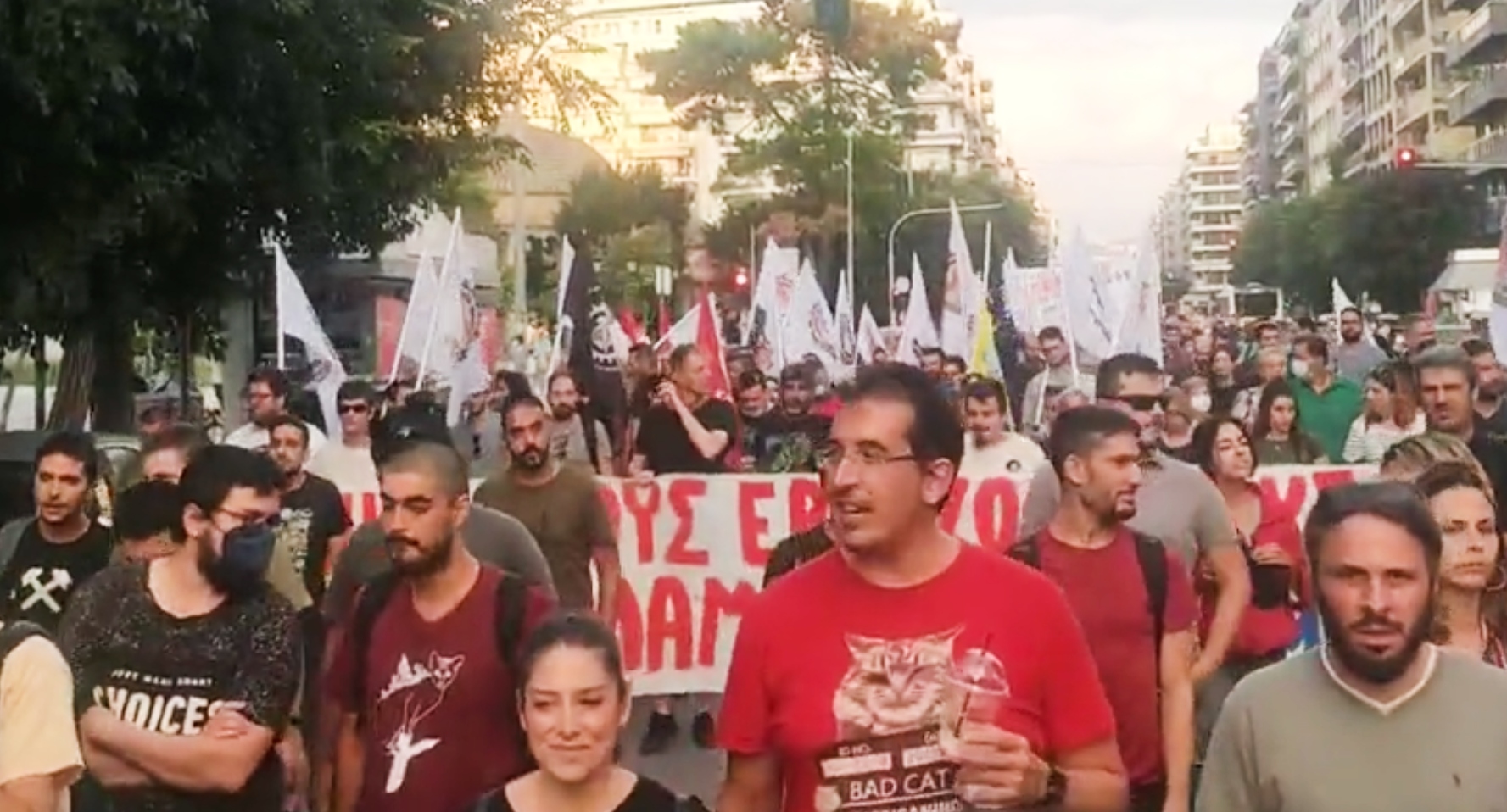 «Πλημμύρα» αλληλεγγύης για τους απεργούς εργάτες της «Μαλαματίνα» στη Θεσσαλονίκη (Video)