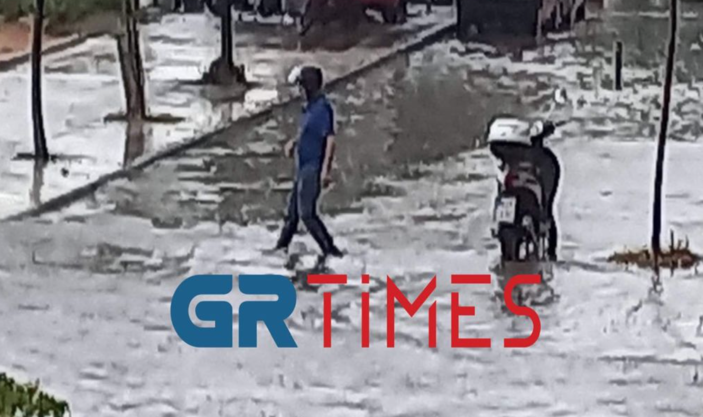 Ελλάδα 2.0: Πλημμύρισε η Θεσσαλονίκη – Πολίτες ξεβουλώνουν τα φρεάτια με τα χέρια (Video)