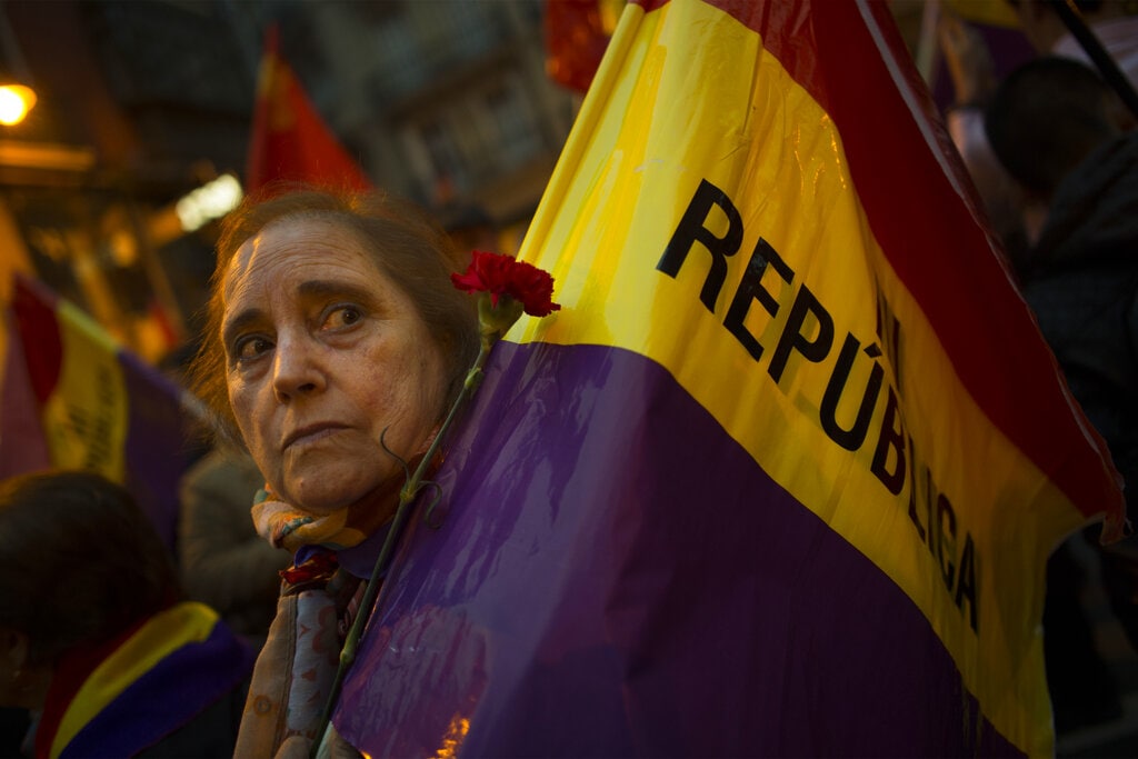 Ισπανία: Καταργούνται οι τίτλοι ευγενείας που είχαν απονεμηθεί από τον δικτάτορα Φρανθίσκο Φράνκο