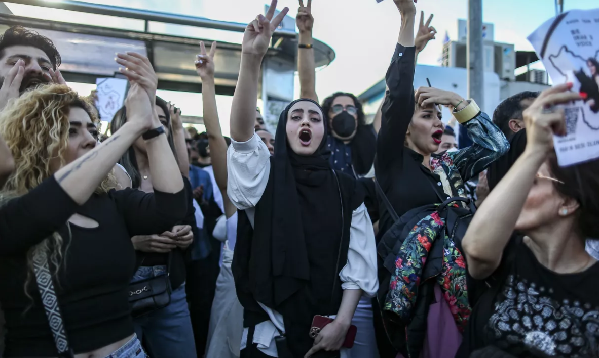 Έμφυλη βία: Μην γίνουμε σαν το Ιράν της σεξιστικής θεοκρατίας