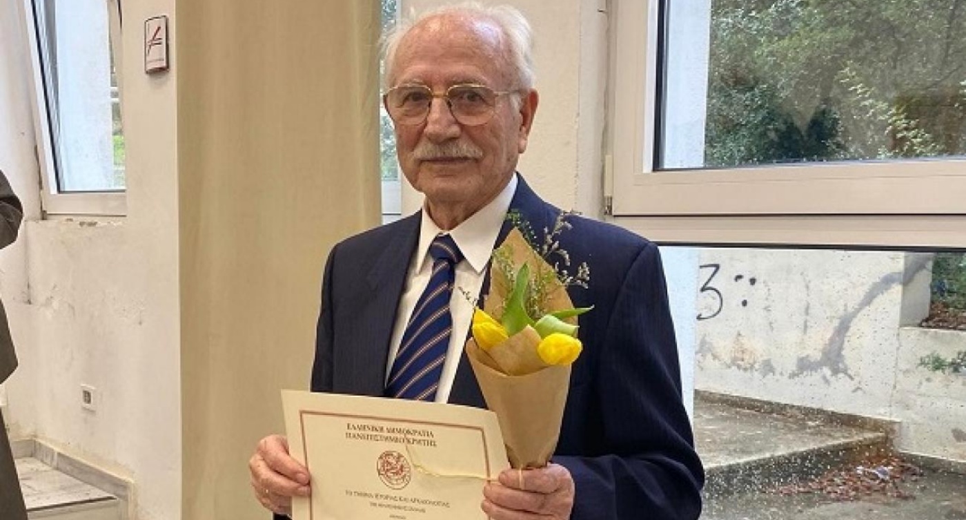 Πτυχιούχος και επίσημα ο 88χρονος Δημήτρης Μουδατσάκης
