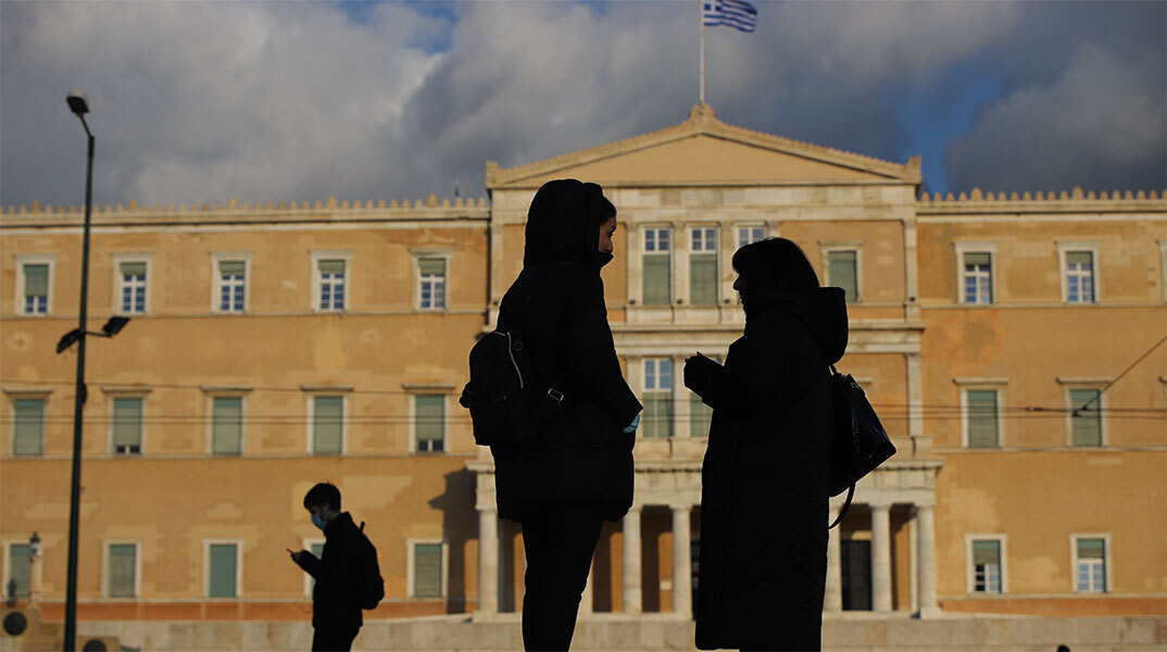 ΟΟΣΑ: Οι Έλληνες έρχονται δεύτεροι στην Ευρωζώνη σε υψηλότερες ασφαλιστικές εισφορές και κρατήσεις