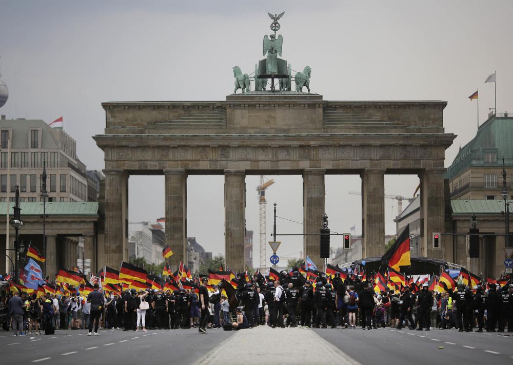 Τι συμβαίνει με τους θιασώτες του νaζισμού στη Γερμανία;