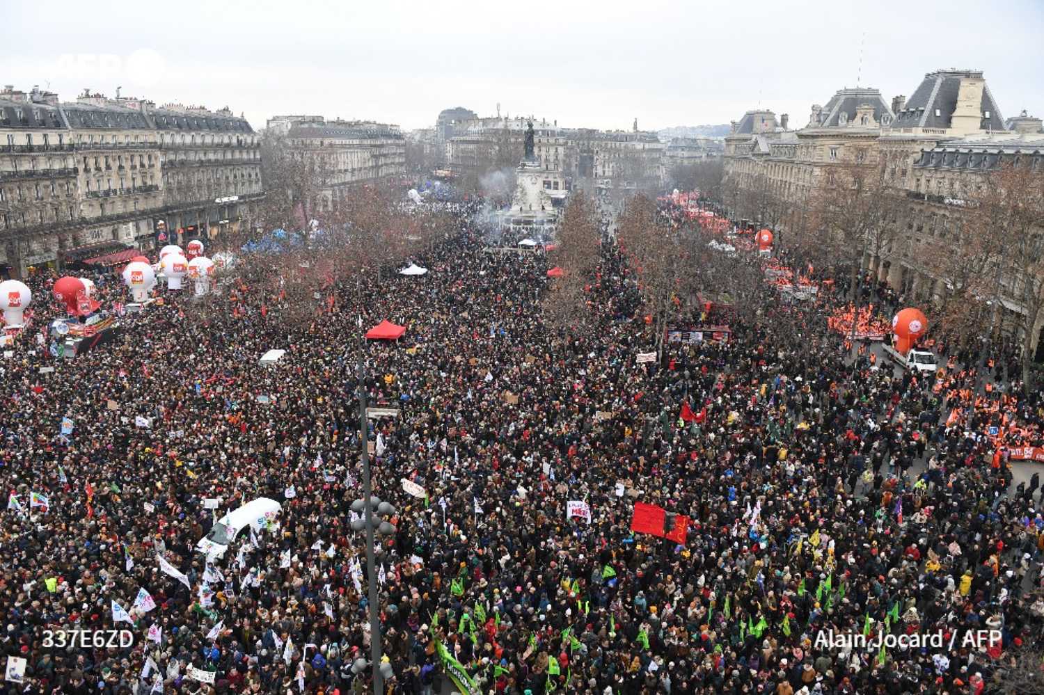 Η Γαλλία μας δείχνει τον δρόμο: Πάνω από ένα εκατ. διαδηλωτές κατά των νεοφιλελεύθερων μέτρων