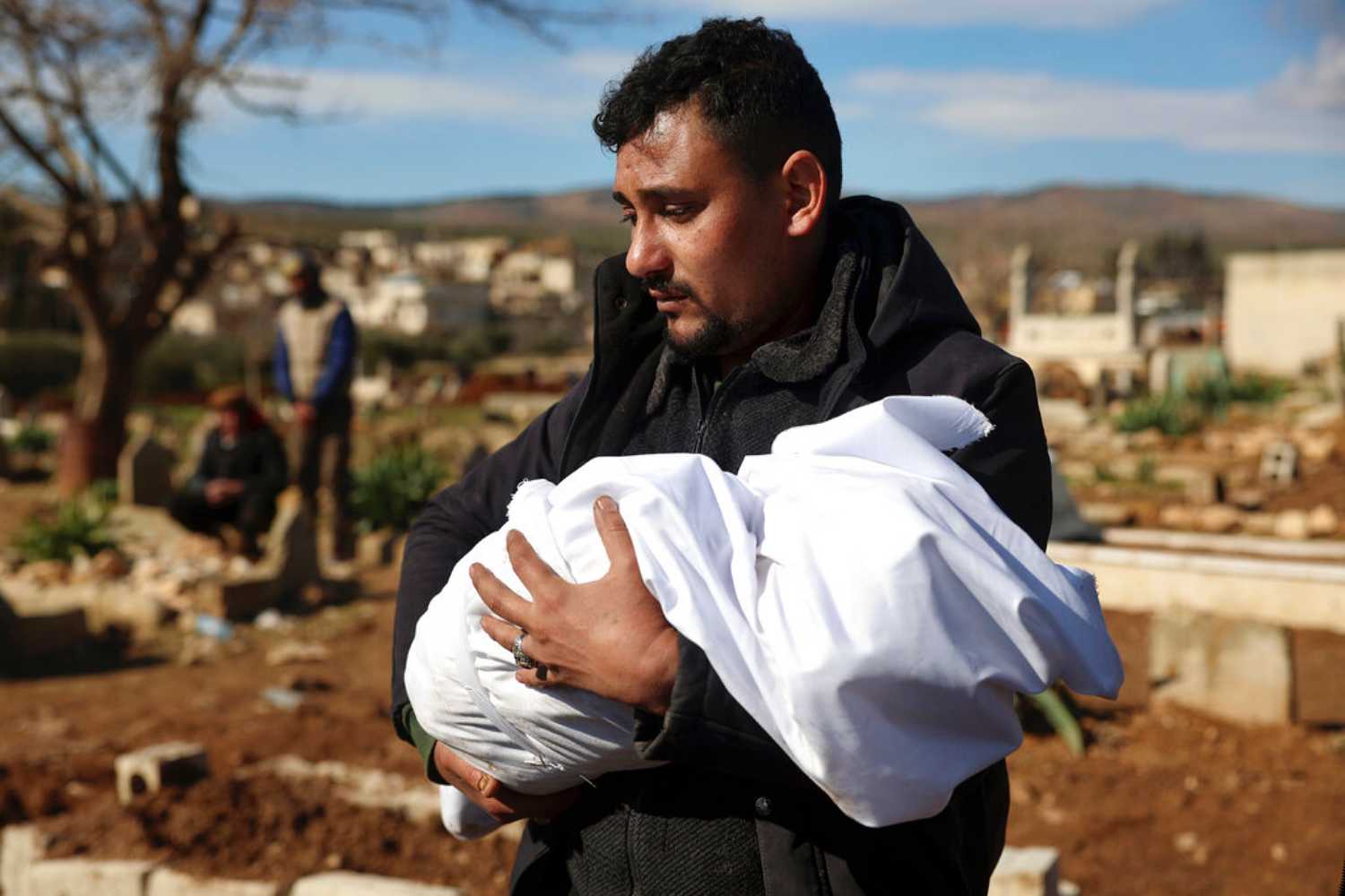 Ανείπωτη η τραγωδία σε Τουρκία & Συρία: Πάνω από 8.700 οι νεκροί – Χιλιάδες οι εγκλωβισμένοι