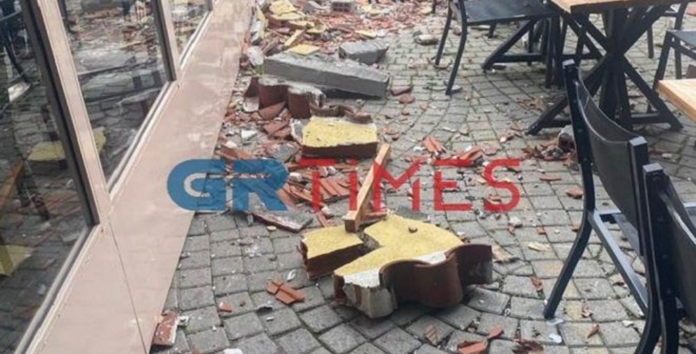 Κακοκαιρία Μπάρμπαρα: Ζημιές από πτώση τούβλων σε καταστήματα στην Κομοτηνή