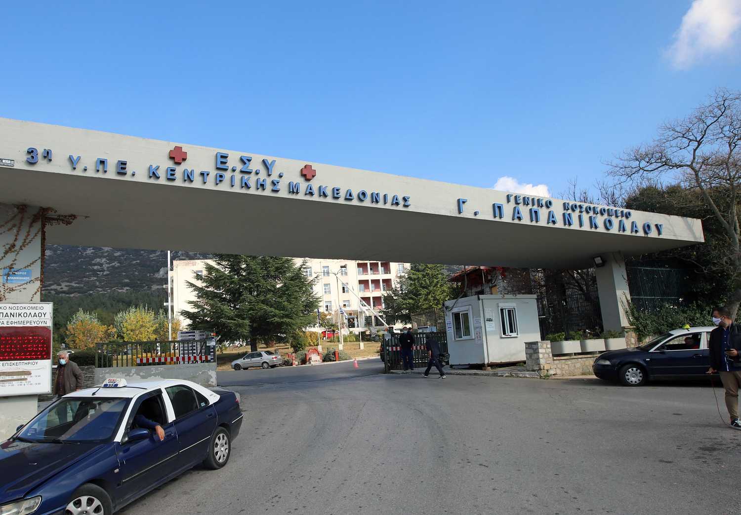 Θεσσαλονίκη: Κατέληξε ο γιατρός που αυτοπυρπολήθηκε έξω από το σπίτι του