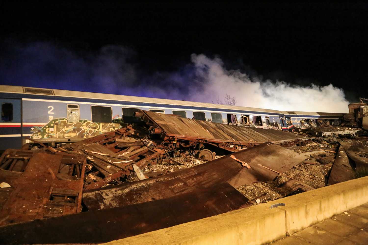 Τέμπη: «Το τρένο είχε βλάβη από πριν, γιατί τους επιβίβασαν;» καταγγέλλουν συγγενείς επιβατών