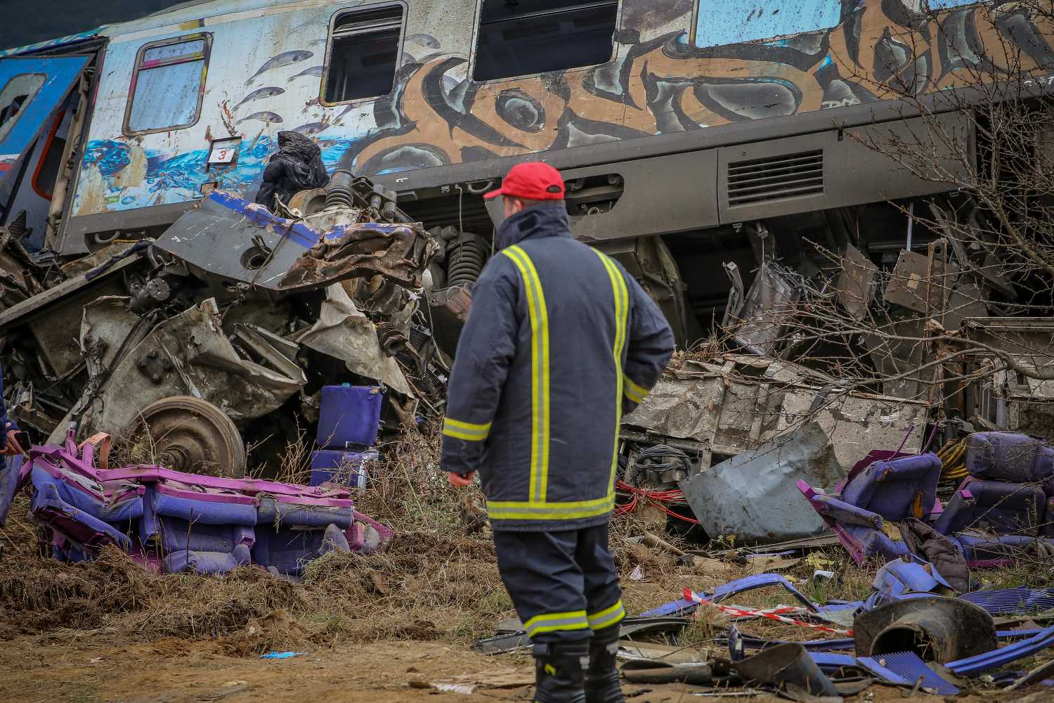 Τέμπη: «Με εντολή Πυροσβεστικής και Αστυνομίας μεταφέραμε 300 κυβικά χώμα από τον χώρο του δυστυχήματος»