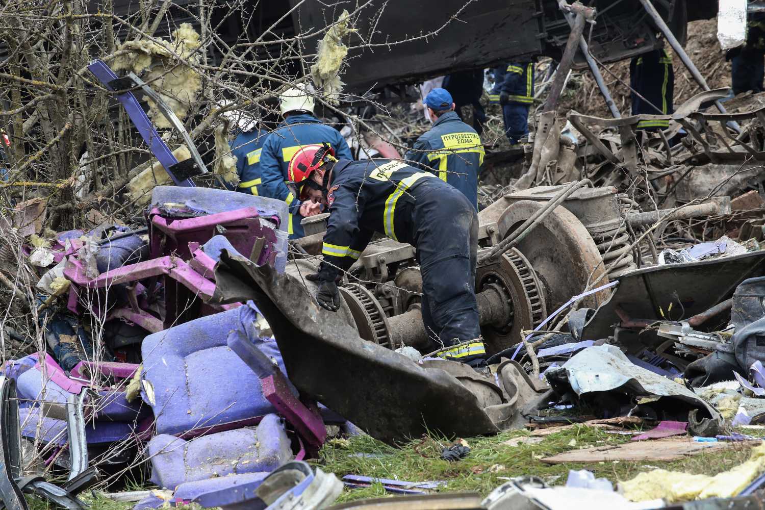 Τραγωδία στα Τέμπη: Τουλάχιστον 40 οι νεκροί – Συνεχίζεται η επιχείρηση διάσωσης