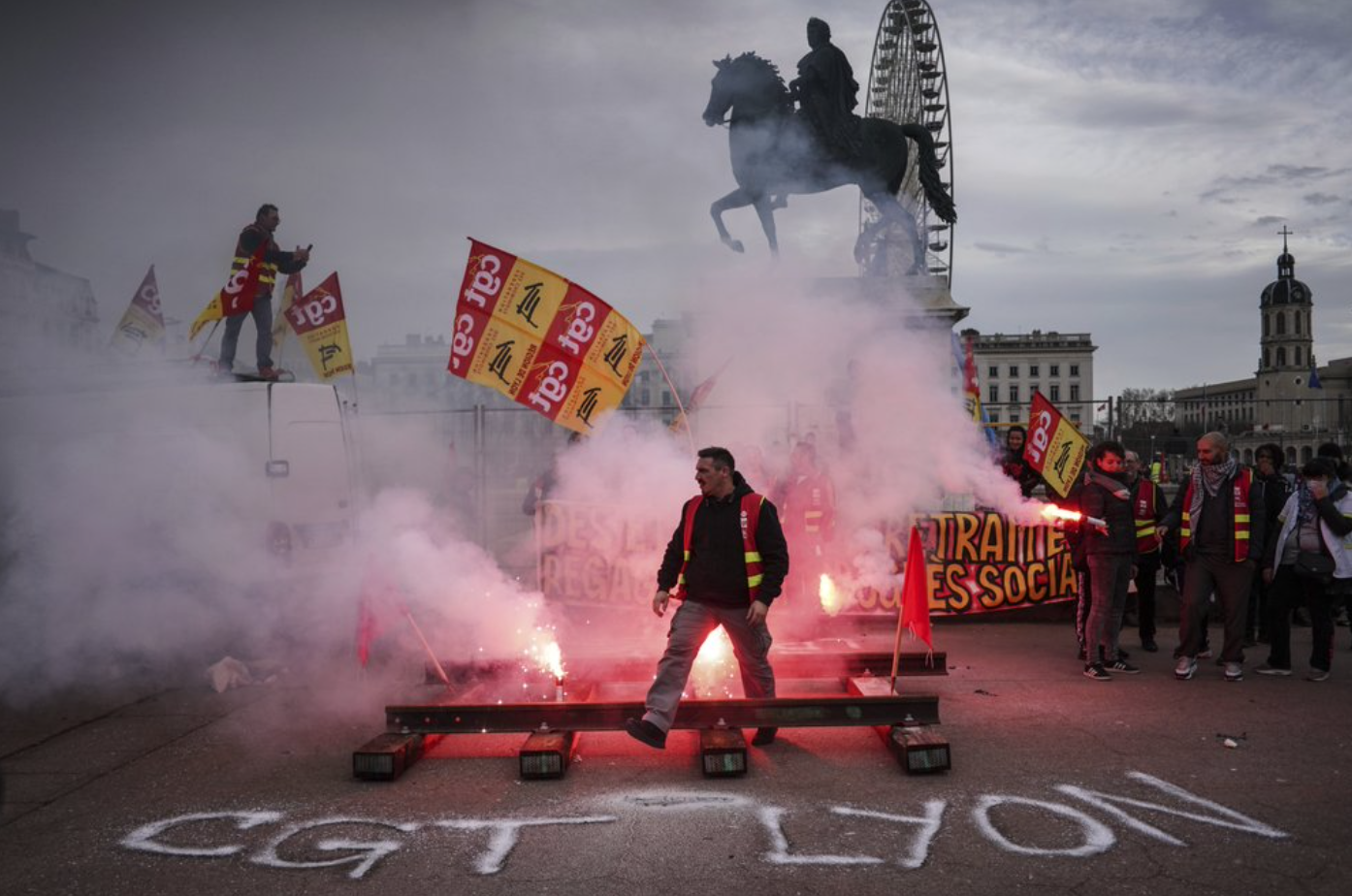 Γαλλία: Η μόνη απάντηση του Μακρόν είναι η βίαιη καταστολή των διαδηλώσεων